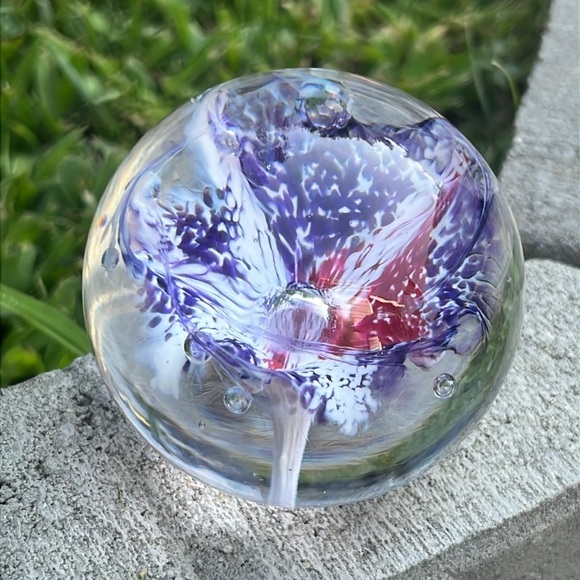 Purple Pink & White Peruvian Lilly Bubble Art Glass Paperweight - Picture 3 of 5